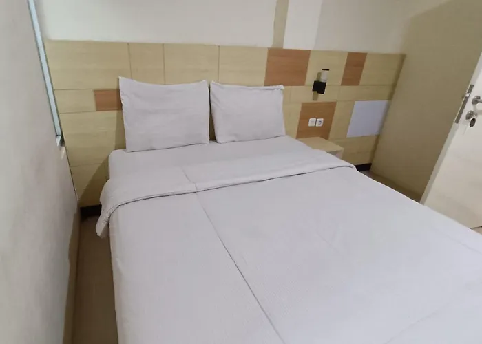RedDoorz near Pasar Gede Solo Hotel